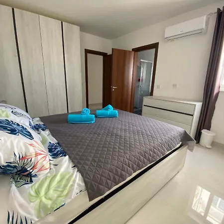 Appartement Sunshine - Modern Three Bedroom - No 3 *