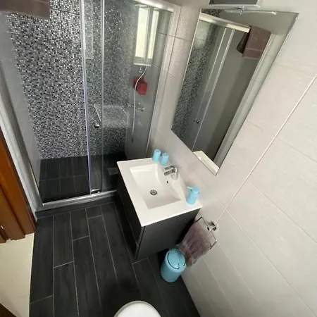 Sunshine - Modern Three Bedroom - No 3 アパート メーリッハ