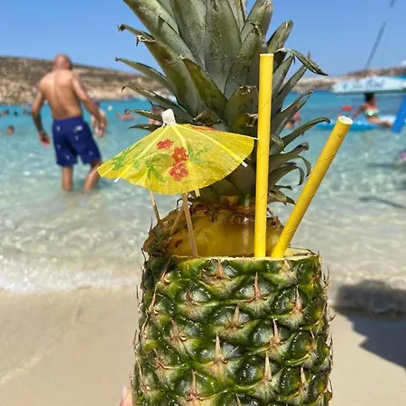 Sunshine - Modern Three Bedroom - No 3 アパート