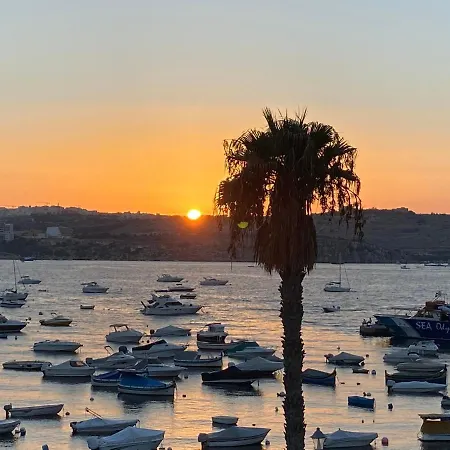 Sunshine - Modern Three Bedroom - No 3 *